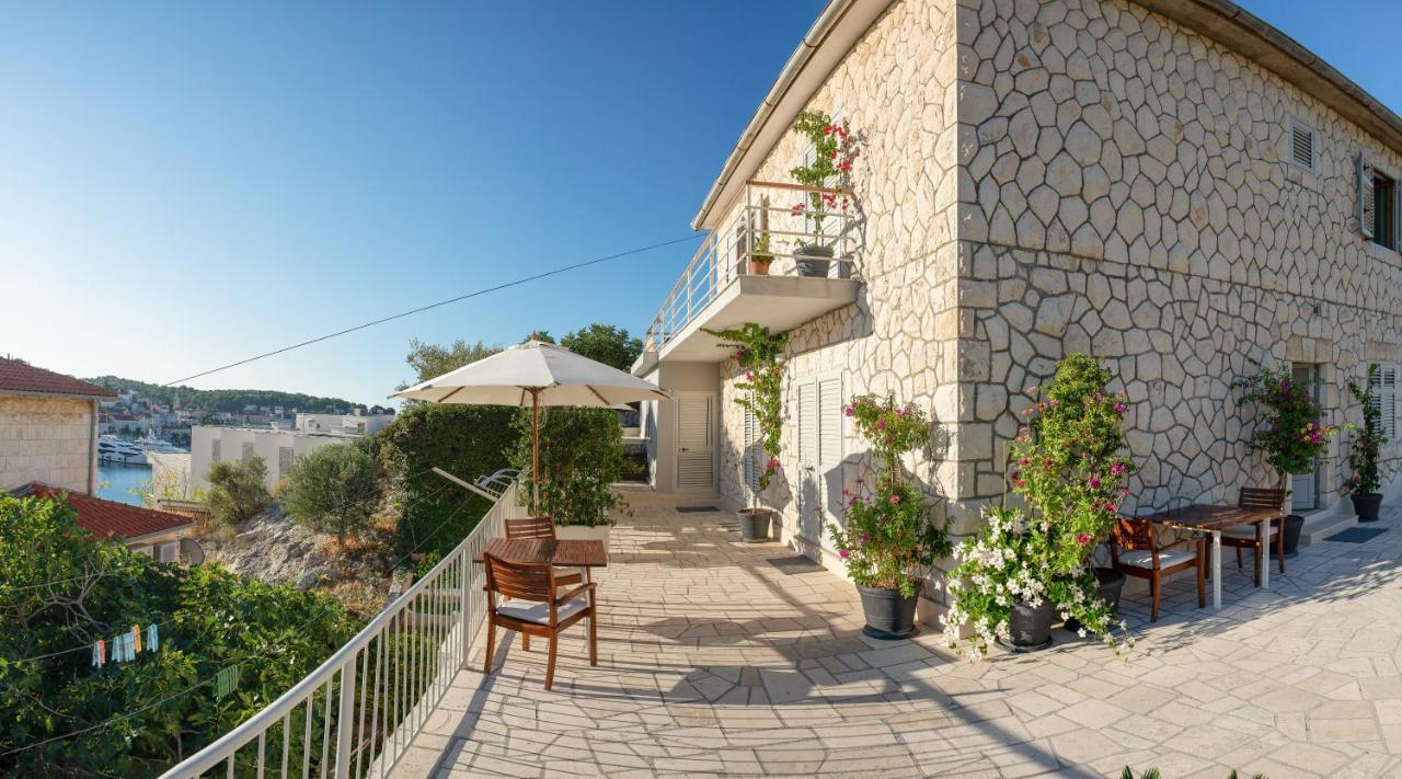 Apartments Olive Tree Đảo Hvar Ngoại thất bức ảnh