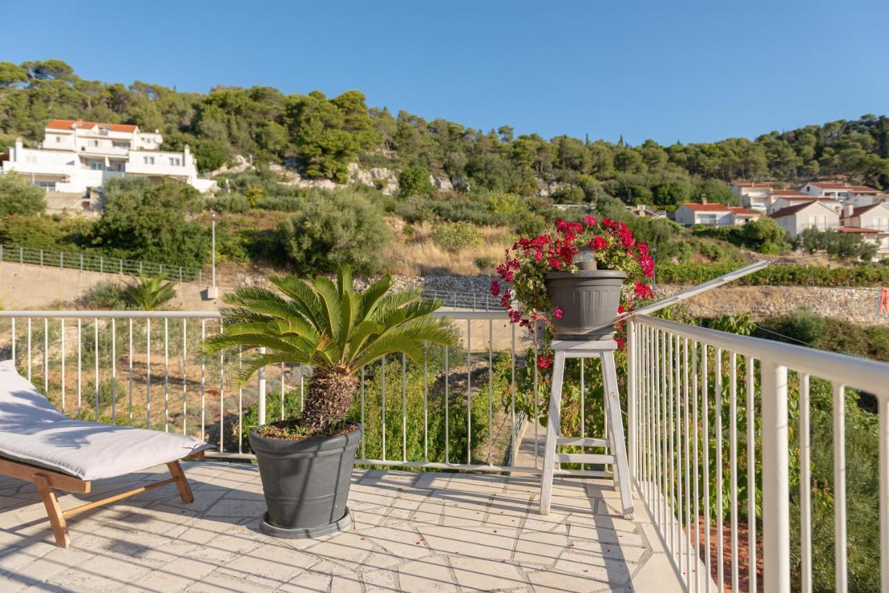 Apartments Olive Tree Đảo Hvar Ngoại thất bức ảnh
