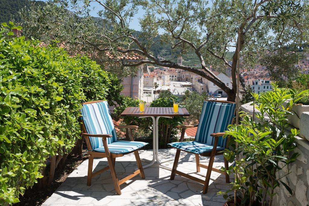 Apartments Olive Tree Đảo Hvar Ngoại thất bức ảnh