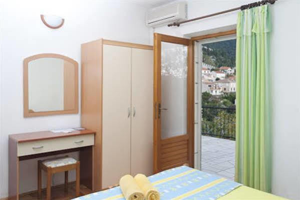 Apartments Olive Tree Đảo Hvar Ngoại thất bức ảnh
